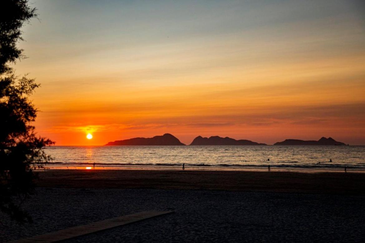 Hostal Montevideo Beachfront นีกรัน ภายนอก รูปภาพ