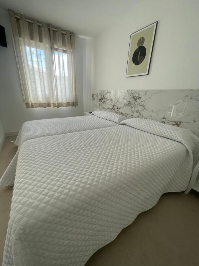 Hostal Montevideo Beachfront นีกรัน ภายนอก รูปภาพ
