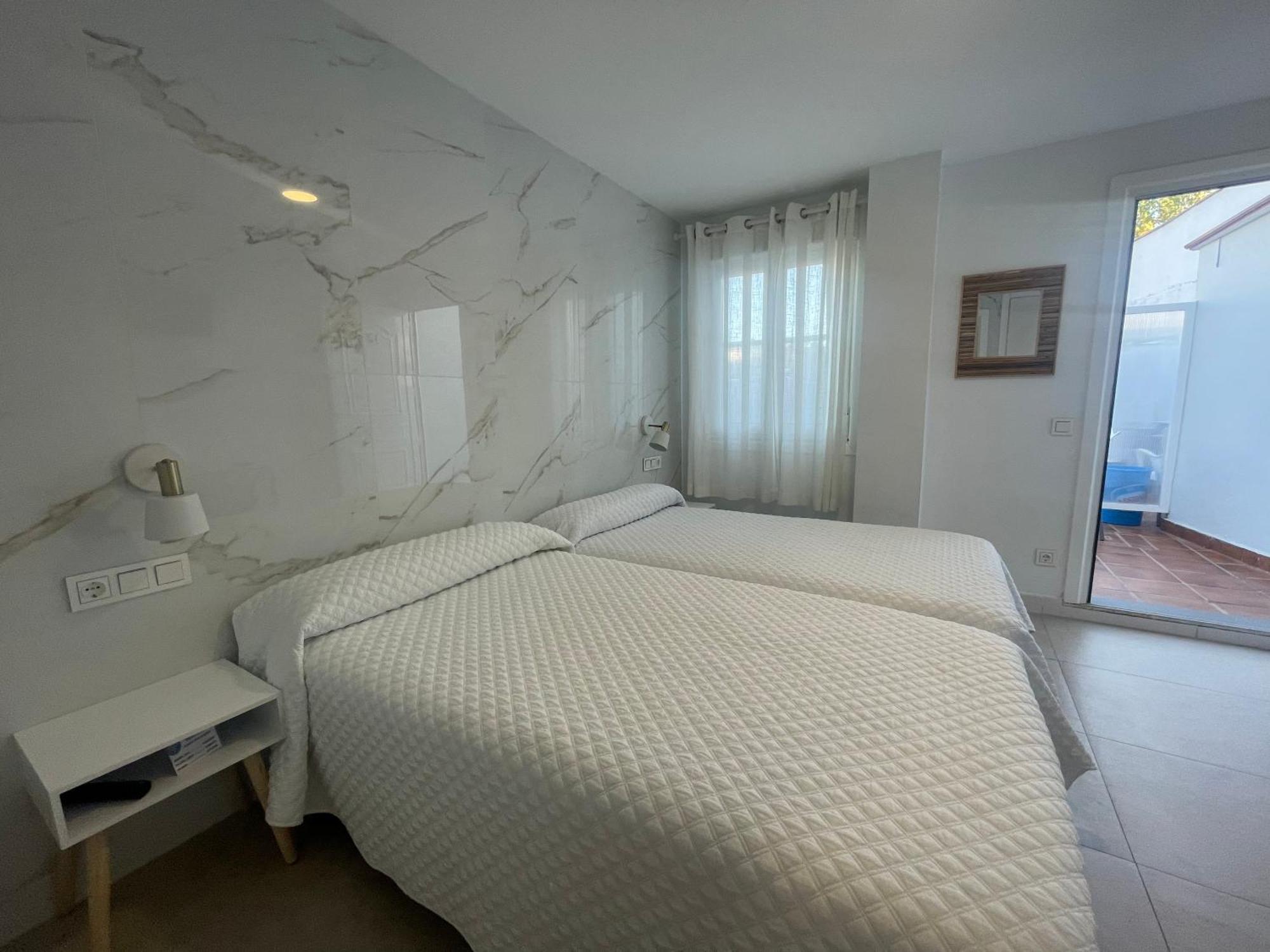 Hostal Montevideo Beachfront นีกรัน ภายนอก รูปภาพ